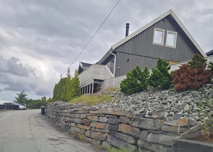 Semesterbostad Modern Family House Near Pulpit Rock Tau